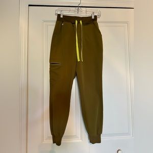 Women’s Figs scrub pants, size XS petite, olive color high waisted Zamora jogger